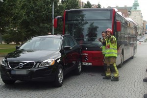 Buss personbil trafikolycka Landbrogatan