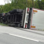 Långtradare i diket i Tving