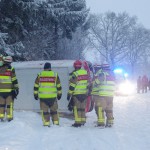 Skolbuss och budbil i varsitt dike Vallbyvägen