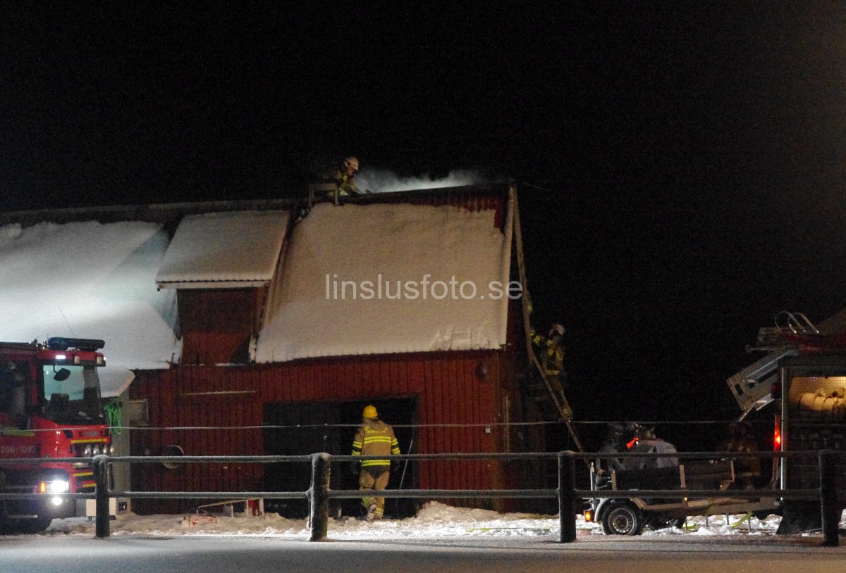 Brand i ladugård södra Bostorp